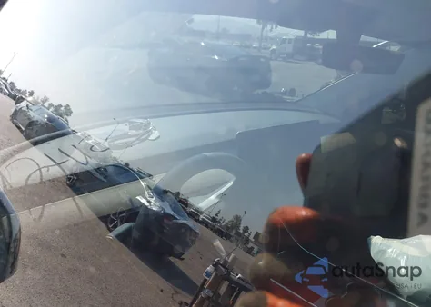 2020 Tesla Model Y z USA, uszkodzony, nr VIN 5YJYGDEE4LF052781